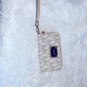 Michael Kors wristlet